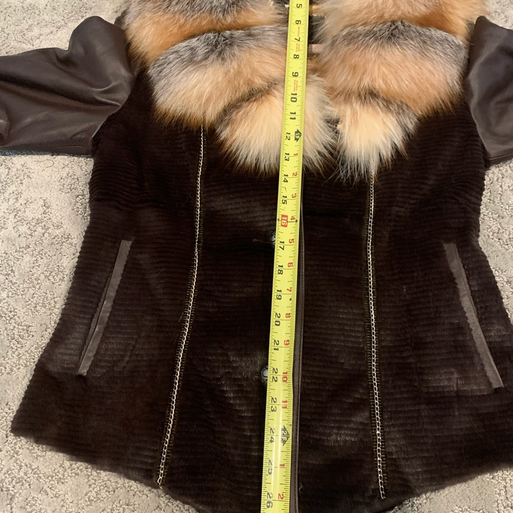Beautiful custom leather and fur jacket. New. - Picture 8 of 9